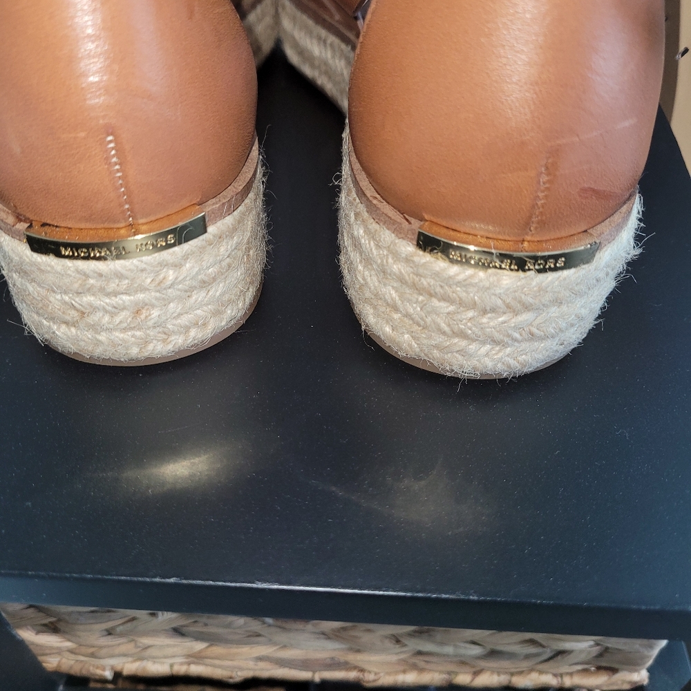 Shoes - Picture 4 of 4